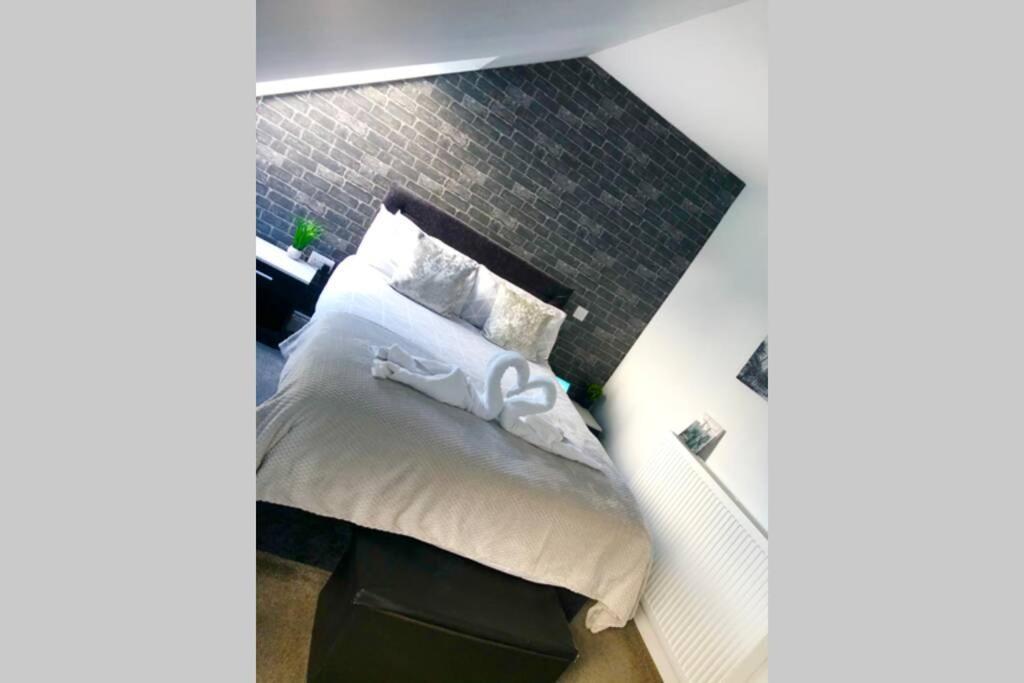 Alcantara- Modern Home With Hot Tub- Sleeps 10Cromdale エクステリア 写真