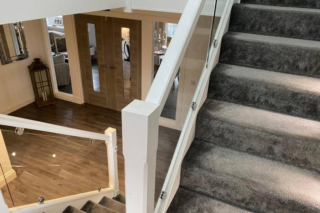 Alcantara- Modern Home With Hot Tub- Sleeps 10Cromdale エクステリア 写真