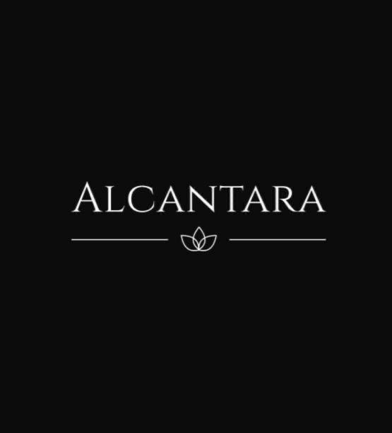 Alcantara- Modern Home With Hot Tub- Sleeps 10Cromdale エクステリア 写真