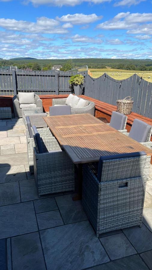 Alcantara- Modern Home With Hot Tub- Sleeps 10Cromdale エクステリア 写真