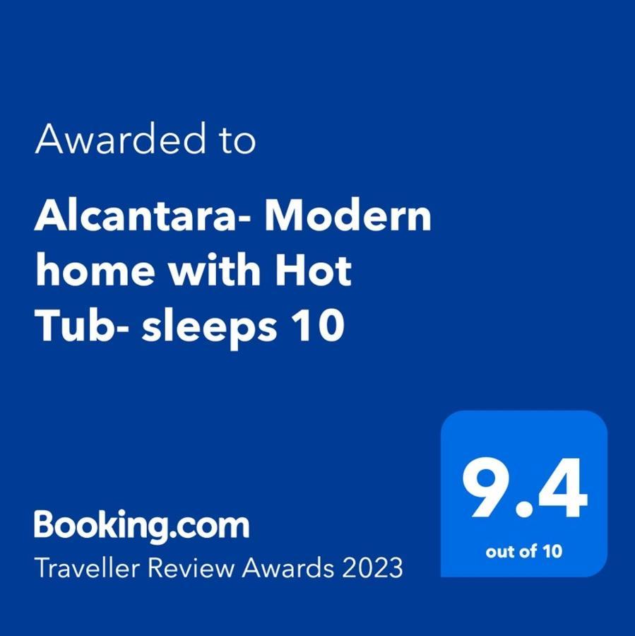 Alcantara- Modern Home With Hot Tub- Sleeps 10Cromdale エクステリア 写真